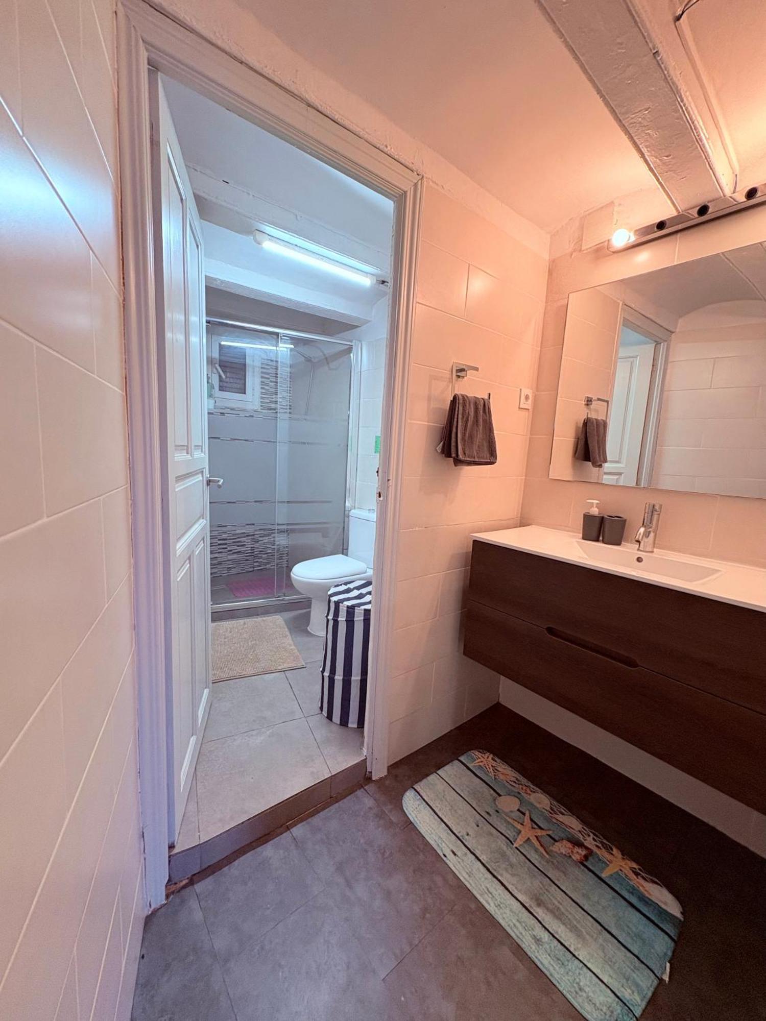 Stunning Flat For 6 People 3 Blocks From The Beach Plus Welcome Breakfast 바르셀로나 외부 사진
